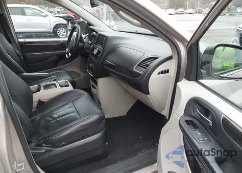 2013 Chrysler Town & Country Touring z USA, uszkodzony, nr VIN 2C4RC1BG1DR744894